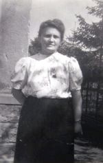 Elisabeth Karl wird 1943 wegen sog. „Heimtücke“ zu ½ Jahr Gefängnis in der Frauenhaftanstalt Frankfurt-Höchst verurteilt, weil sie den Mörfelder Bürgermeister kritisierte.  Aufnahme um 1945